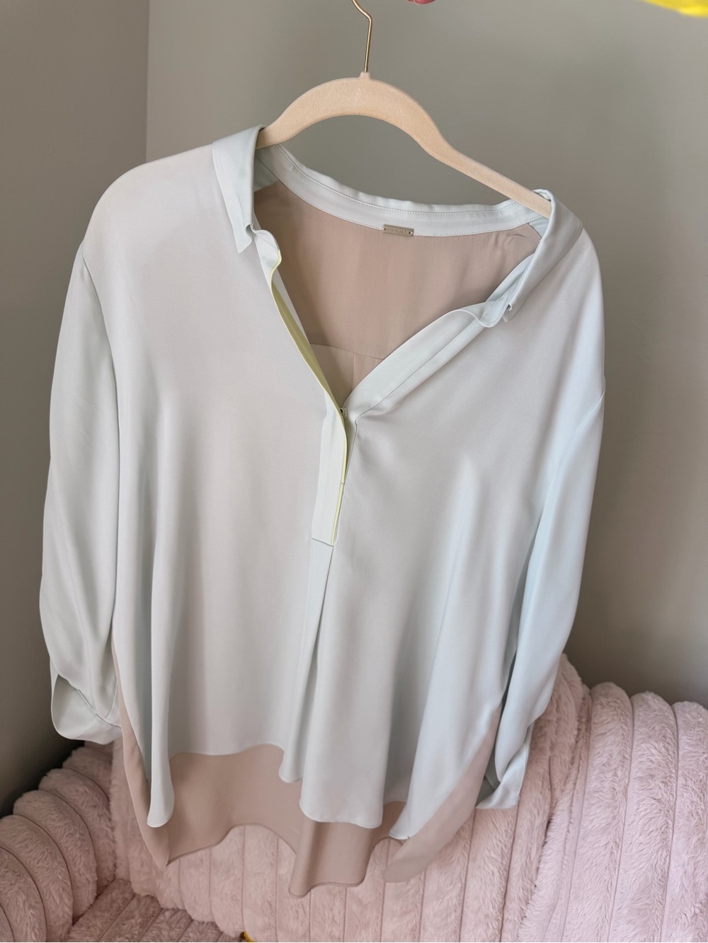 Elie Tahari Two Toned Blue and Taupe V-Neck Blouse Size Unknown